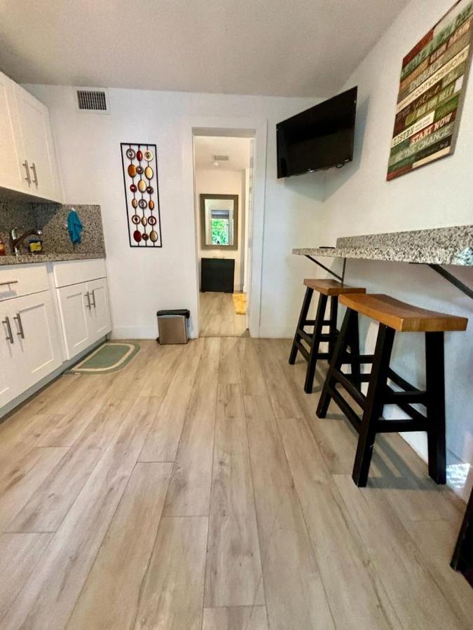 Quiet & Centrally Located House - Private Parking, Laundry And Storage For Luggage Miami Exterior photo