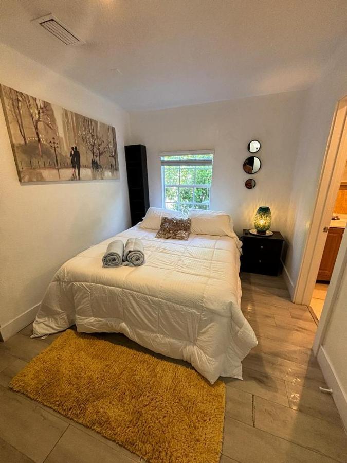 Quiet & Centrally Located House - Private Parking, Laundry And Storage For Luggage Miami Exterior photo